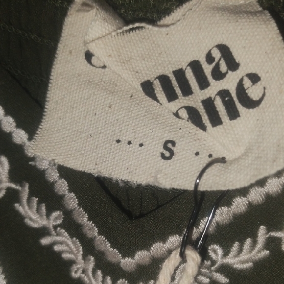 NWT Savanna Jane Olive Dress with White Embroidery - Picture 11 of 14